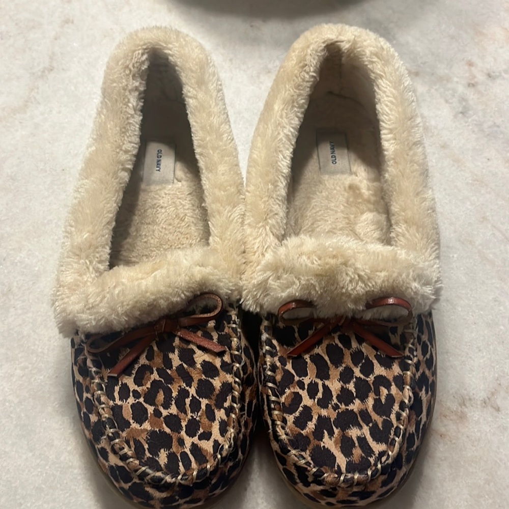 Old Navy Cheetah Cozy Slippers-size 10